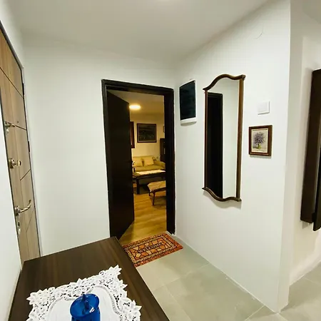Vintage Apartment